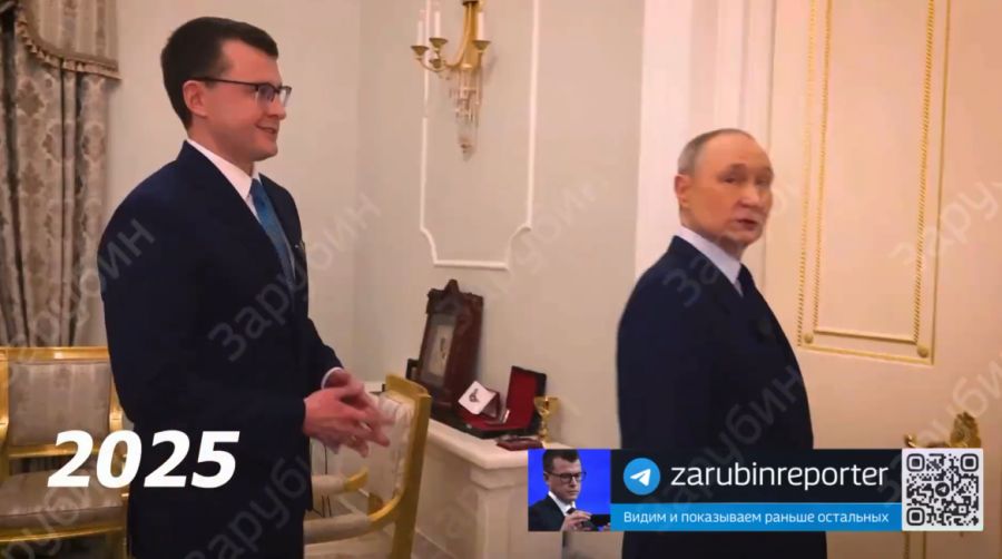 Reporter Pavel Zarubin mit Vladimir Putin, bevor er die Türe zu seiner Kreml-Wohnung öffnet.
