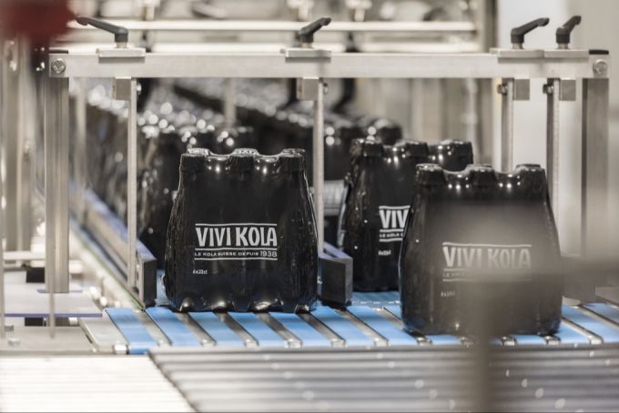 Coca Cola wird in den Zügen der SBB durch das Schweizer Kultgetränk Vivi Cola ersetzt. (Archivbild) coca cola