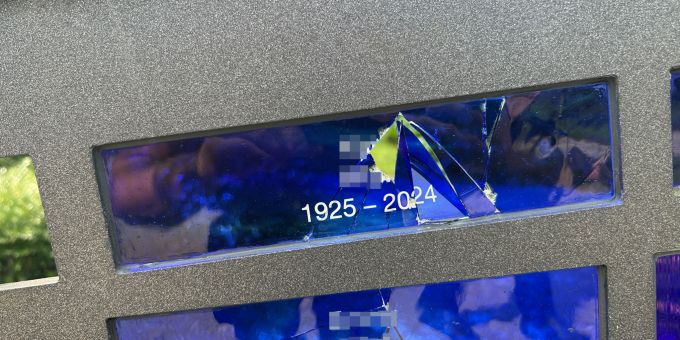 Auf dem Friedhof in Romanshorn wurden mehrere Grabtafeln eingeschlagen. Grabtafeln eingeschlagen