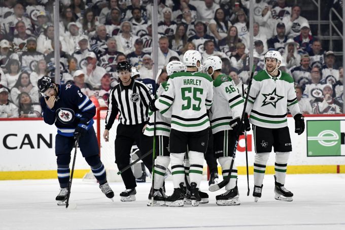 Die Dallas Stars jubeln in der Partie gegen die Winnipeg Jets. NHL
