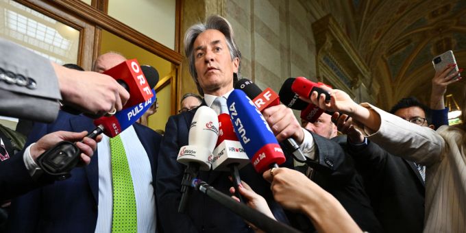 Ein falsches Datum verschiebt nach dem Urteil den Haftantritt von Karl-Heinz Grasser. urteil