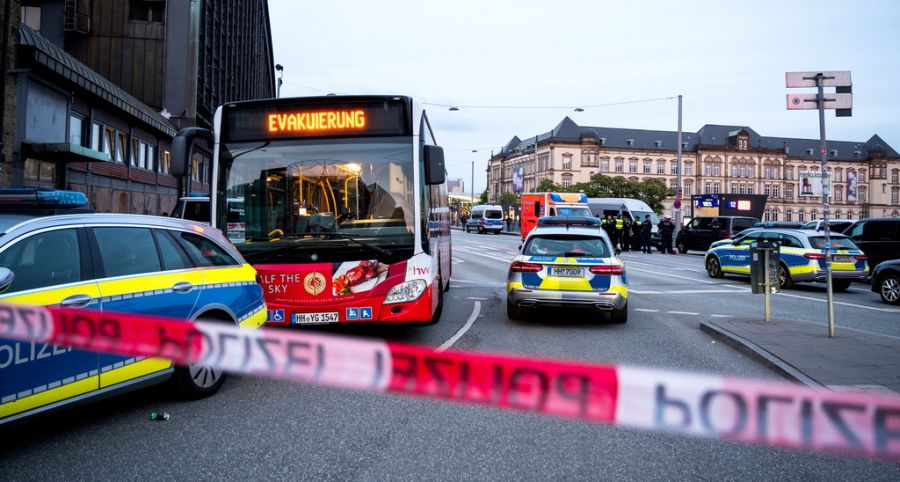 Der Hauptbahnhof in Hamburg wurde nach dem Messerangriff weitläufig abgesperrt.