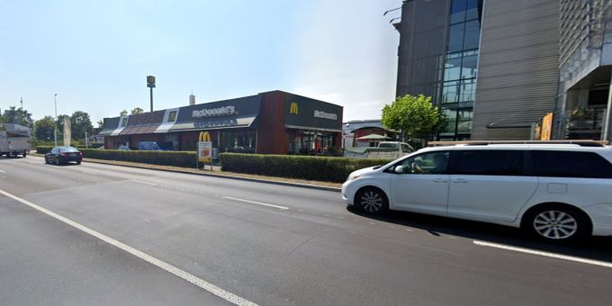 Regensdorf ZH: Raub auf Fast-Food-Filiale. Regensdorf ZH