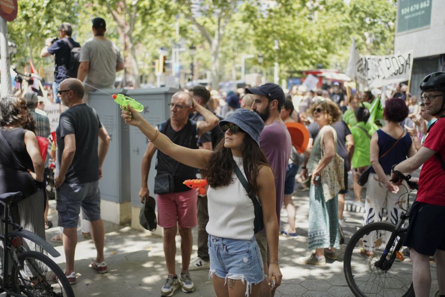 Die Angaben zur Teilnehmerzahl unterscheiden sich: Die Polizei sagt 600 Personen, die Organisatoren sagen 3000 Personen.