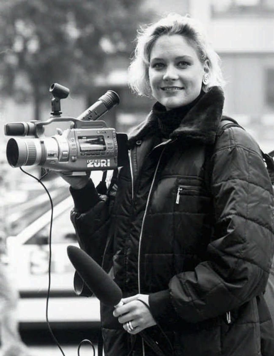 Ihre TV-Karriere startete die damals 23-Jährige als Videojournalistin beim Regionalfernsehsender TeleZüri.