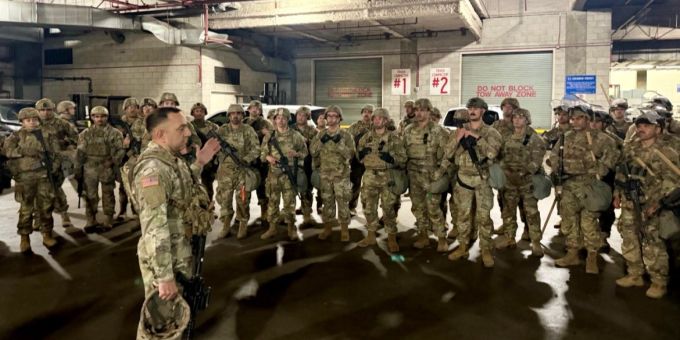 Soldaten der Nationalbrigade sind in Los Angeles zusammengekommen. USA