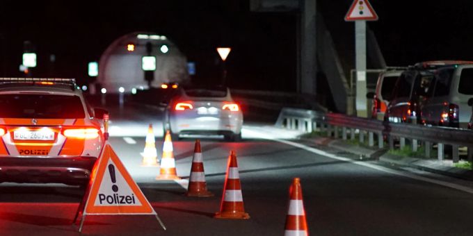 A3 bei Obstalden GL - 20 Bussen nach Verkehrskontrolle