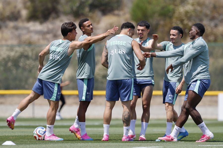 Fokus trotz Ausnahmesituation: Die Nati-Spieler trainierten am Montag wie geplant – die Fifa Security hatte den Verband laufend über die Lage informiert.