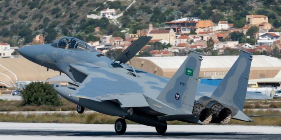 ARCHIV - Ein F-15 Kampfjet startet von Chania m Rahmen einer Militärübung. Foto: -/SPA/dpa