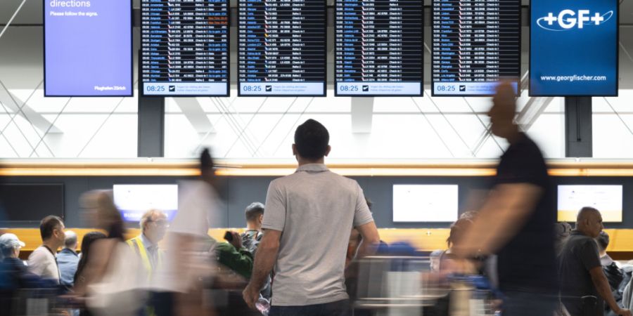 Wer online eincheckt und rechtzeitig am Flughafen Zürich erscheint, vermeidet Stress vorm Erholungsurlaub. (Archivbild)