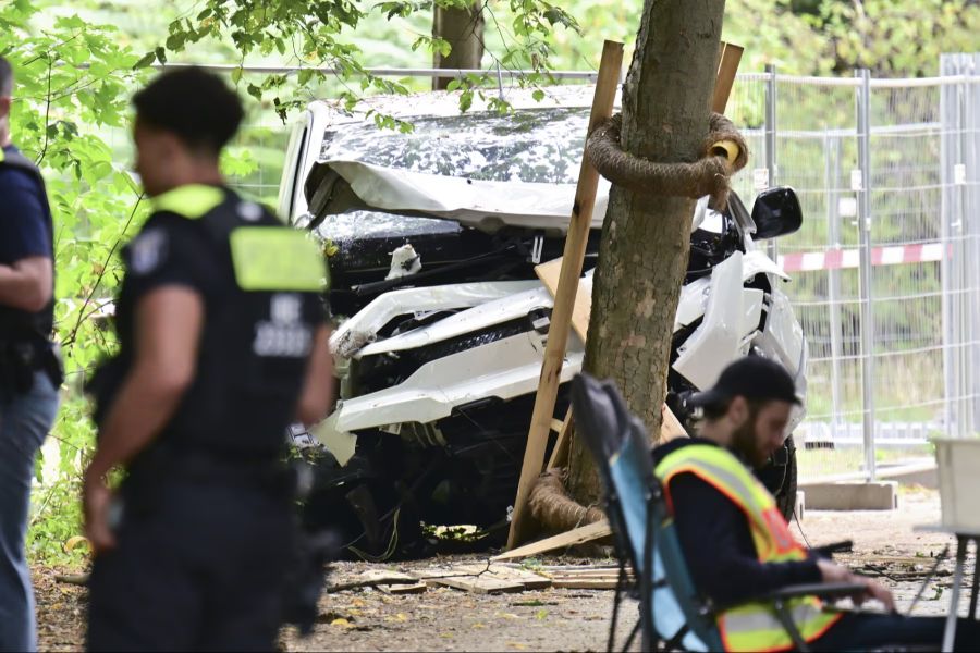 Dabei wurde eine Frau getötet, 16 weitere Menschen verletzt zum Teil schwer.