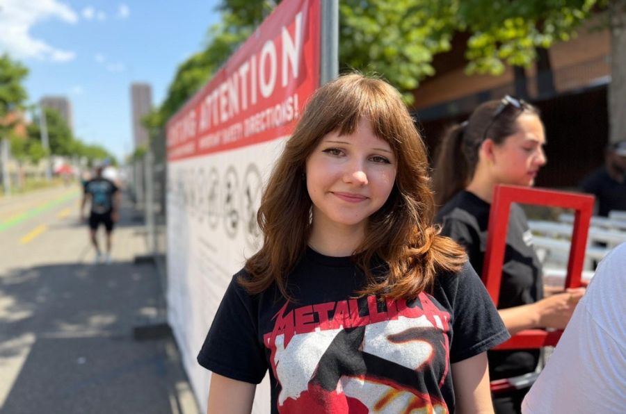 Ganz Profi ist Lilia (15): Sie ist bestens vorbereitet – ihr Papi hat sie mit Elektrolyten gegen Dehydrierung ausgestattet.