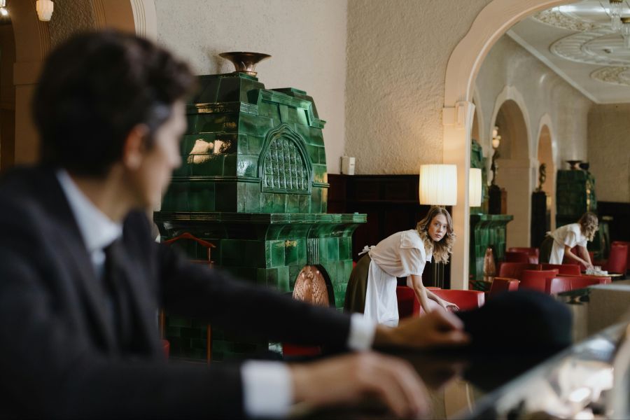 In der Hotellerie etwa kommt es immer wieder zu Grenzüberschreitungen zwischen Personal und Gästen..