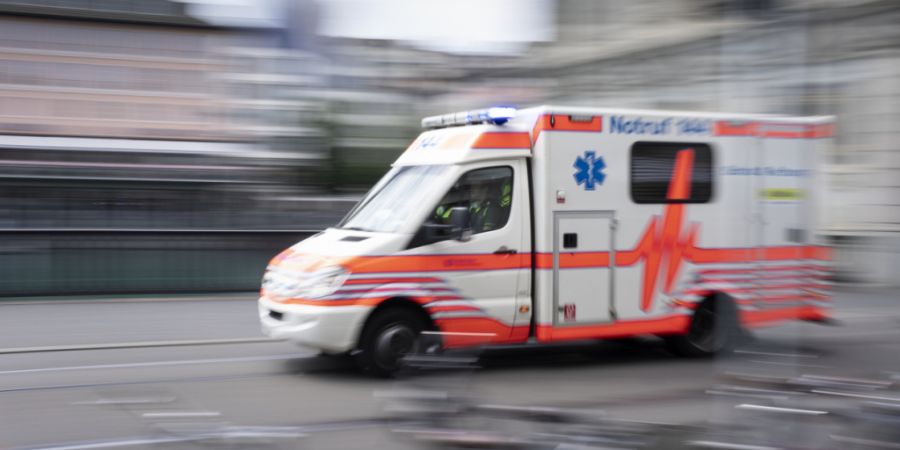 Nach einem Unfall an der Badenerstrasse kam für einen 37-Jährigen jede Hilfe zu spät. (Symbolbild)