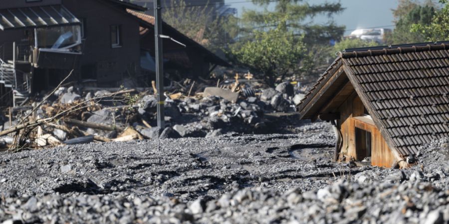 Viele Häuser am Milibach wurden beim Unwetter im August 2024 verwüstet. Nun soll eine Verlegung des Bachs aus dem Siedlungsgebiet die Bevölkerung besser schützen. (Archivbild)