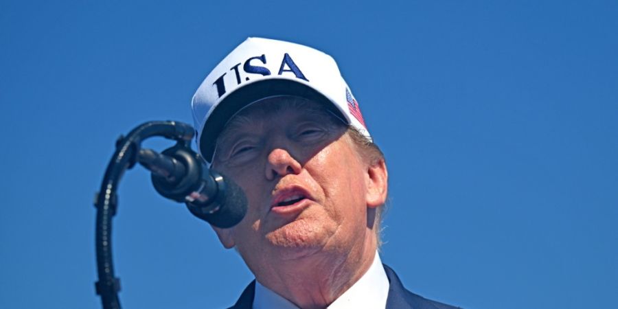 Im erbitterten Handelsstreit der beiden Nachbarländer startet Kanada mit Gegenzöllen auf US-Importe. Der US-Präsident holt gleich danach zum nächsten Schlag aus. (Archivbild)