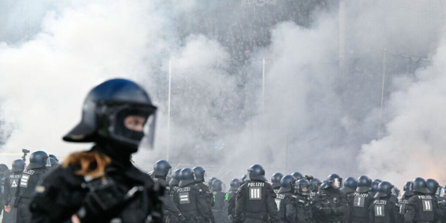 Insgesamt standen beim Pokal-Derby zwischen Mannheim und Kaiserslautern rund 1400 Sicherheitskräfte im Einsatz.