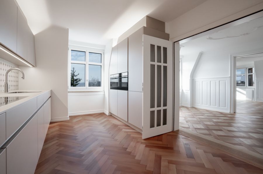 Die Wohnung verfügt laut Inserat über vier Schlafzimmer, drei «elegante Bäder» und einen «herrlichen Blick über die Stadt».