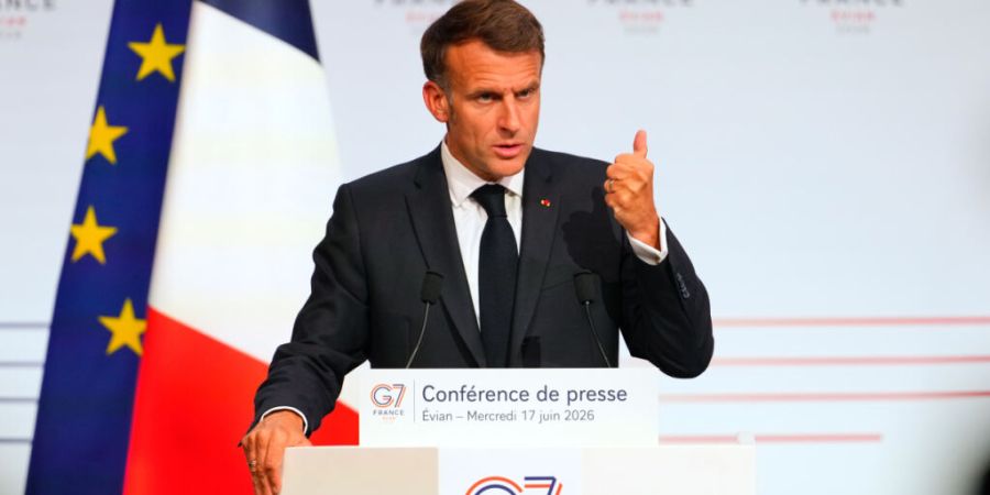Der französische Präsident Emmanuel Macron spricht am Mittwoch während einer Pressekonferenz zum Abschluss des G7-Gipfels in Évian-les-Bains. Foto: Vadim Ghirda/AP/dpa