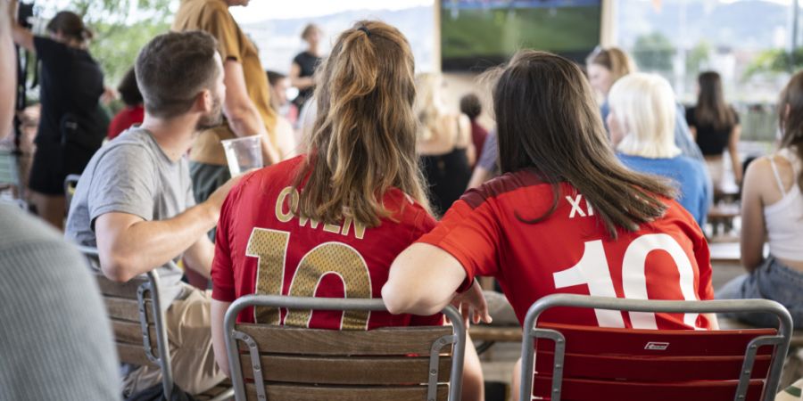 Mitfiebern: Fans können im Juni und Juli die Fussballweltmeisterschaft in Public Viewings im Kanton Bern mitverfolgen. Mehrheitlich finden diese Anlässe auf den Flächen von Gastrobet...