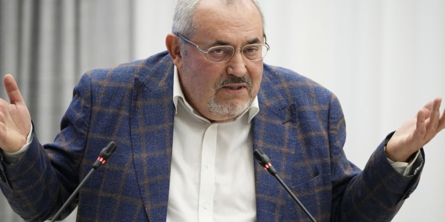 ARCHIV - Boris Nadeschdin, ein liberaler russischer Politiker, reagiert während einer Sitzung der Zentralen Wahlkommission Russlands. Foto: Alexander Zemlianichenko/AP/dpa/Archivbild