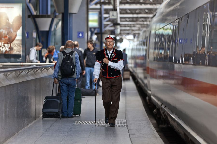 Zusteigen kann man sowohl in Lugano, Bellinzona und Arth-Goldau als auch in Aarau.