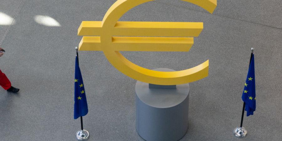 Derzeit wird der digitale Zahlungsverkehr in Europa von US-Anbietern dominiert - das soll sich ändern. Der digitale Euro hat eine wichtige Hürde in Brüssel genommen mit der Zustimmun...