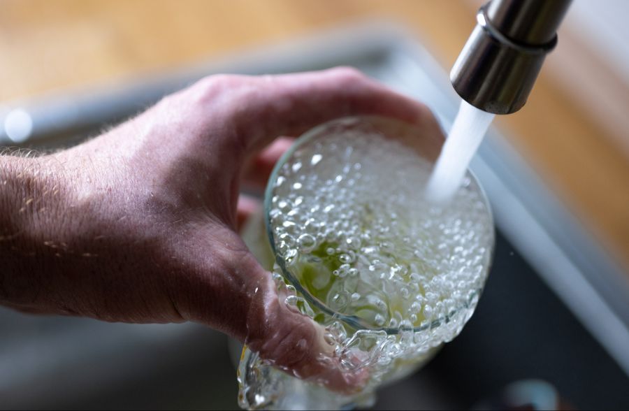 Legionellen können sich besonders gut in Wassersystemen vermehren, in denen das Wasser nicht konstant erneuert wird.