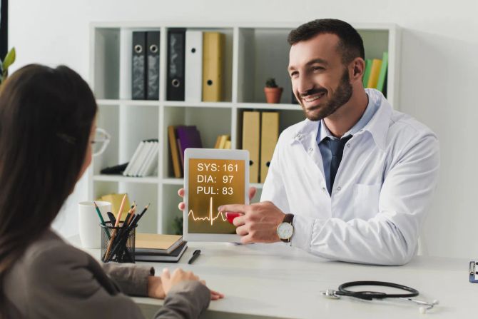 Arzt Hausarzt Patientin Praxis