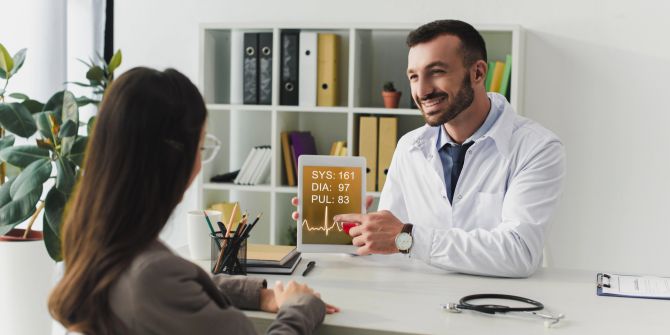 Arzt Hausarzt Patientin Praxis