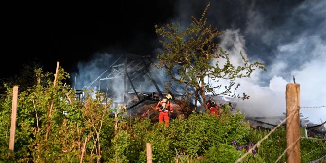 Brand zerstört Scheune.