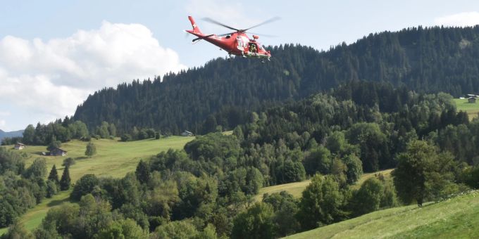 Gleitschirmpilot muss nach Sturz ins Spital geflogen werden. Mit Gleitschirm abgestürzt