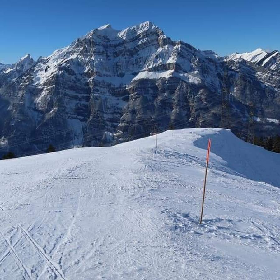 Schneemangel stellt das drittgrösste Glarner Skigebiet vor Probleme.