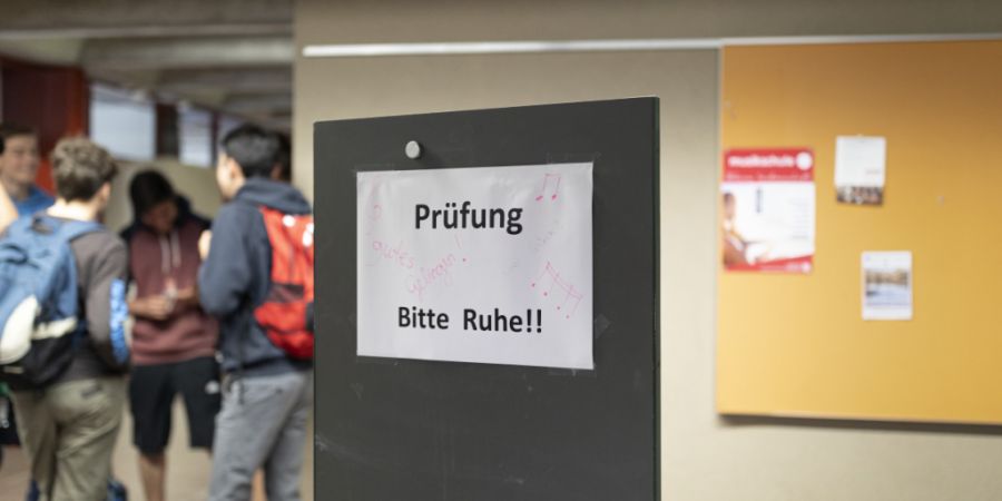 «Bitte Ruhe!»: Vergangenen Montag absolvierten rund 9000 Schülerinnen und Schüler im Kanton Zürich die Gymi-Prüfung. (Symbolbild)