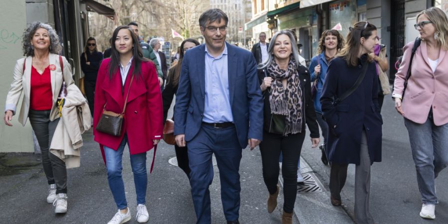 Der SP-Kandidat Roger Nordmann liegt bei der Ersatzwahl für die zurücktretende SP-Regierungsrätin Rebecca Ruiz praktisch gleichauf mit dem Kandidaten der SVP, Jean-François Thuillard.