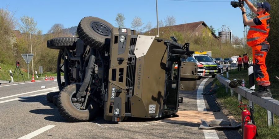 Militärfahrzeug Hinwil