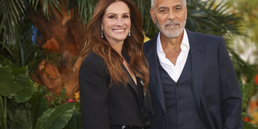 Prominente Helfer bei den Golden Globes: Dutzende Stars, darunter Julia Roberts und George Clooney sollen bei der Preisgala am Sonntag Trophäen verteilen. (Archivbild)