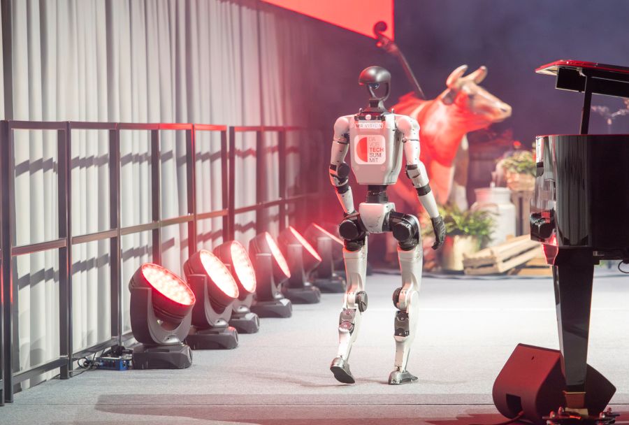 Roboter bei der BEA-Eröffnung.