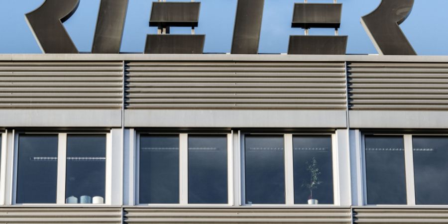 Das Textilmaschinenunternehmen Rieter muss sparen. Im vergangenen Jahr verzichtete der Chef Thomas Oetterli deshalb auch auf einen Teil seines Lohns. (Archivbild)