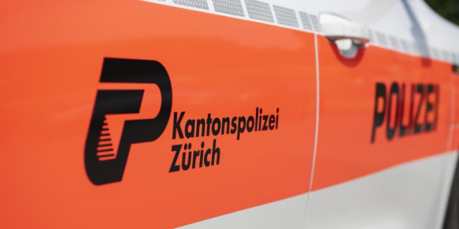 Eine Fussgängerin wurde am Donnerstagabend in Uitikon-Waldegg ZH auf dem Fussgängerstreifen von einem Auto erfasst und schwer verletzt. (Symbolbild)