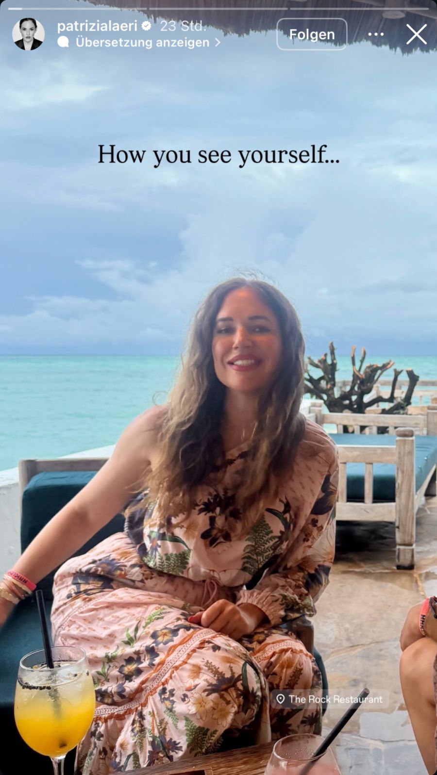 Am Abend zuvor genoss die frühere Moderatorin ihren Cocktail noch in Seelenruhe.