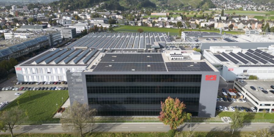 Geht es nach der SFS Group, sollen ihre Mitarbeitenden mit dem ÖV zur Arbeit kommen. Im Bild: der Gebäudekomplex der SFS-Fabrik in Heerbrugg.