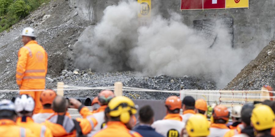 Die erste Tunnelsprengung erfolgte am Mittwoch, punkt 11.00 Uhr, in Ingenbohl im Kanton Schwyz.
