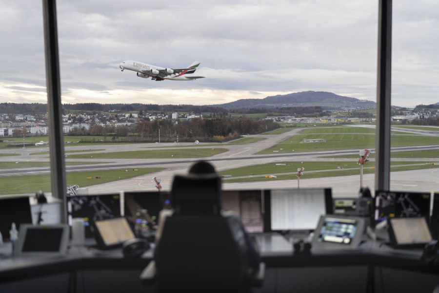 Trotzdem landen und starten ab Zürich (und Genf) täglich Golf-Flieger.