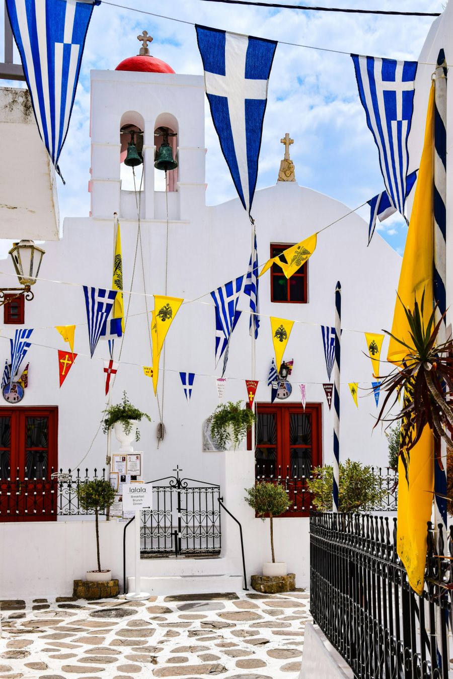 Wer also zu Beginn oder zum Ende der Reisesaison azyklisch fliegt, reist teilweise in einem beinahe leeren Flugzeug.