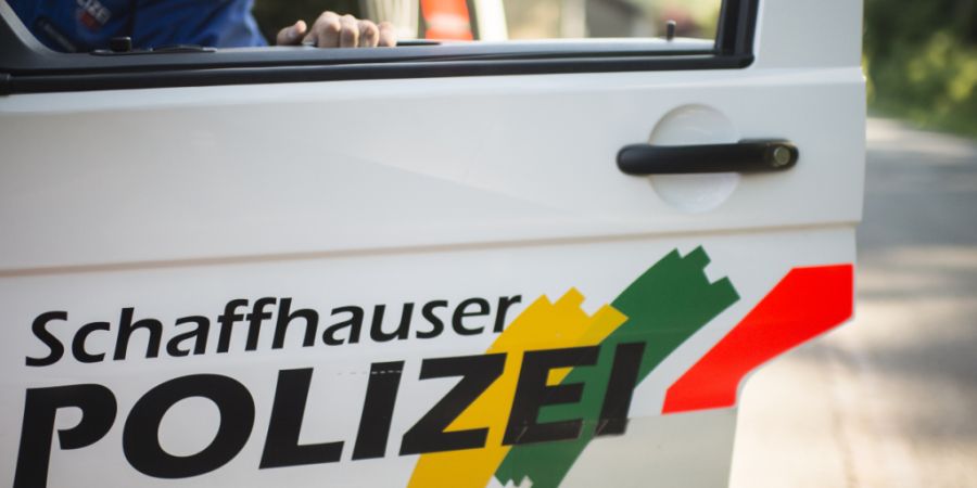 Die Schaffhauser Polizei hat am  frühen Samstagmorgen zwei mutmassliche Einbrecher in der Stadt Schaffhausen verhaftet. (Archivbild)
