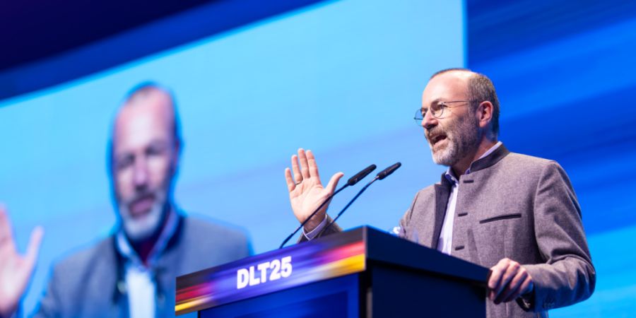 ARCHIV - Manfred Weber (CSU), Vorsitzender der Fraktion EVP im Europäischen Parlament, spricht beim Deutschlandtag der Jungen Union (JU). Hauptthema des dreitägigen Kongresses dürfte...