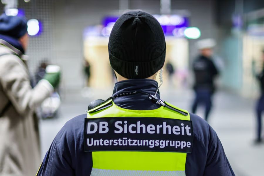 Sicherheit im Bahnverkehr steht nach dem tödlichen Angriff verstärkt im öffentlichen Fokus. (Archivbild)