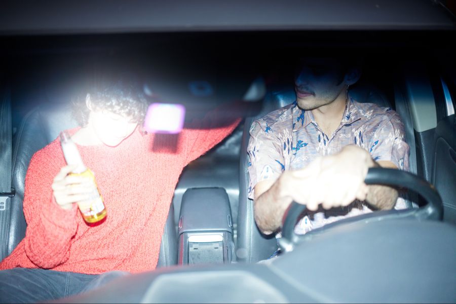 Die Zahlen der Befragung zeigen ähnlich wie die Zahlen des BFS: Männer fahren öfter alkoholisiert als Frauen.