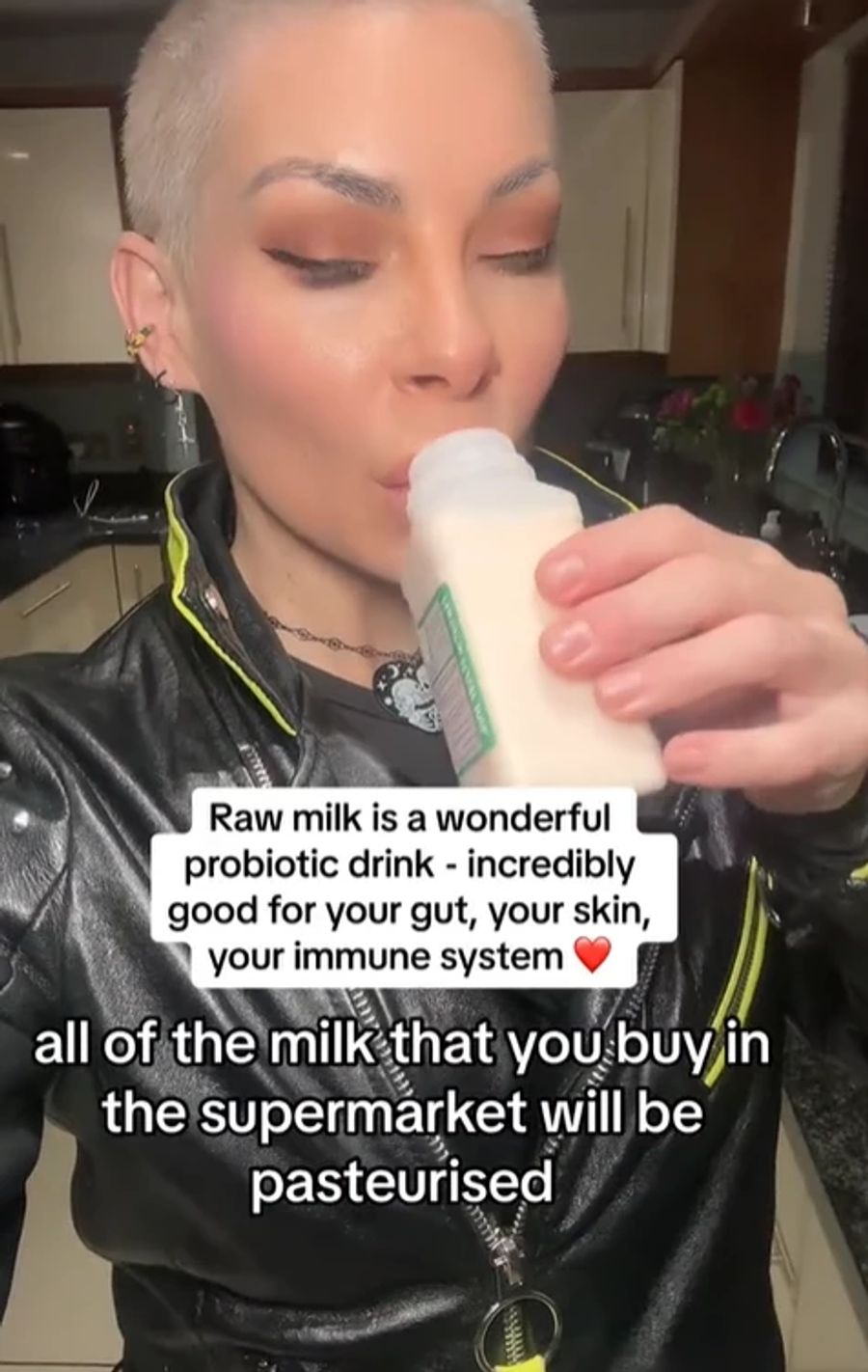 Doch zu den angeblichen Vorteilen von Rohmilch, die viele Influencer bewerben, gibt es keine genügenden Beweise, sagen Expertinnen.